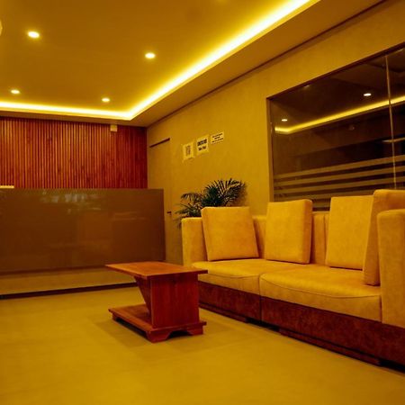 Jayalakshmi Residency Hotel Vaduvanchal ภายนอก รูปภาพ