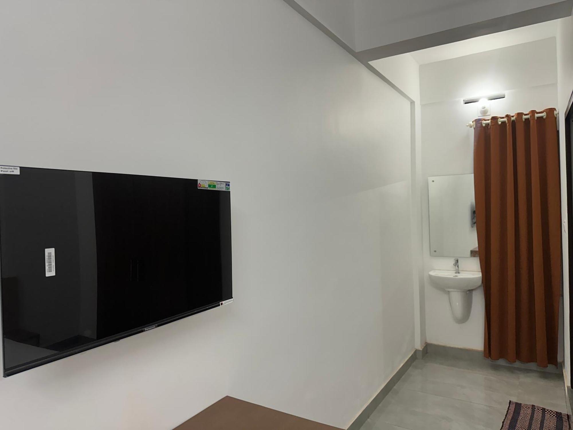 Jayalakshmi Residency Hotel Vaduvanchal ภายนอก รูปภาพ