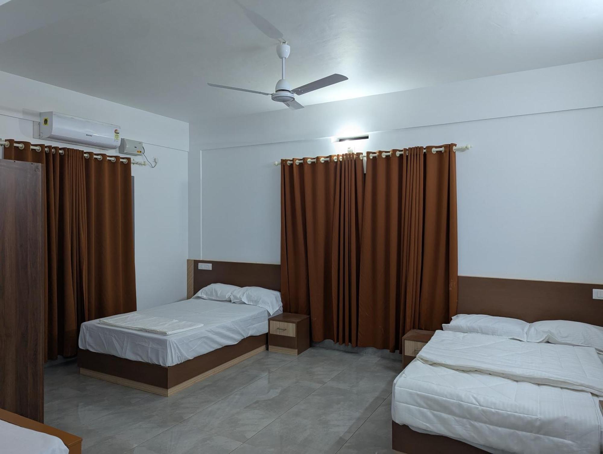 Jayalakshmi Residency Hotel Vaduvanchal ภายนอก รูปภาพ