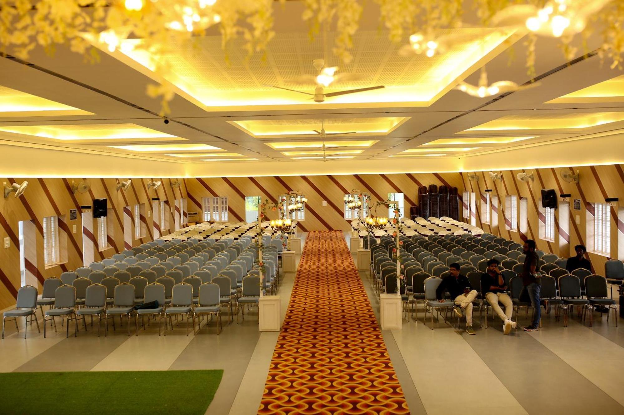 Jayalakshmi Residency Hotel Vaduvanchal ภายนอก รูปภาพ