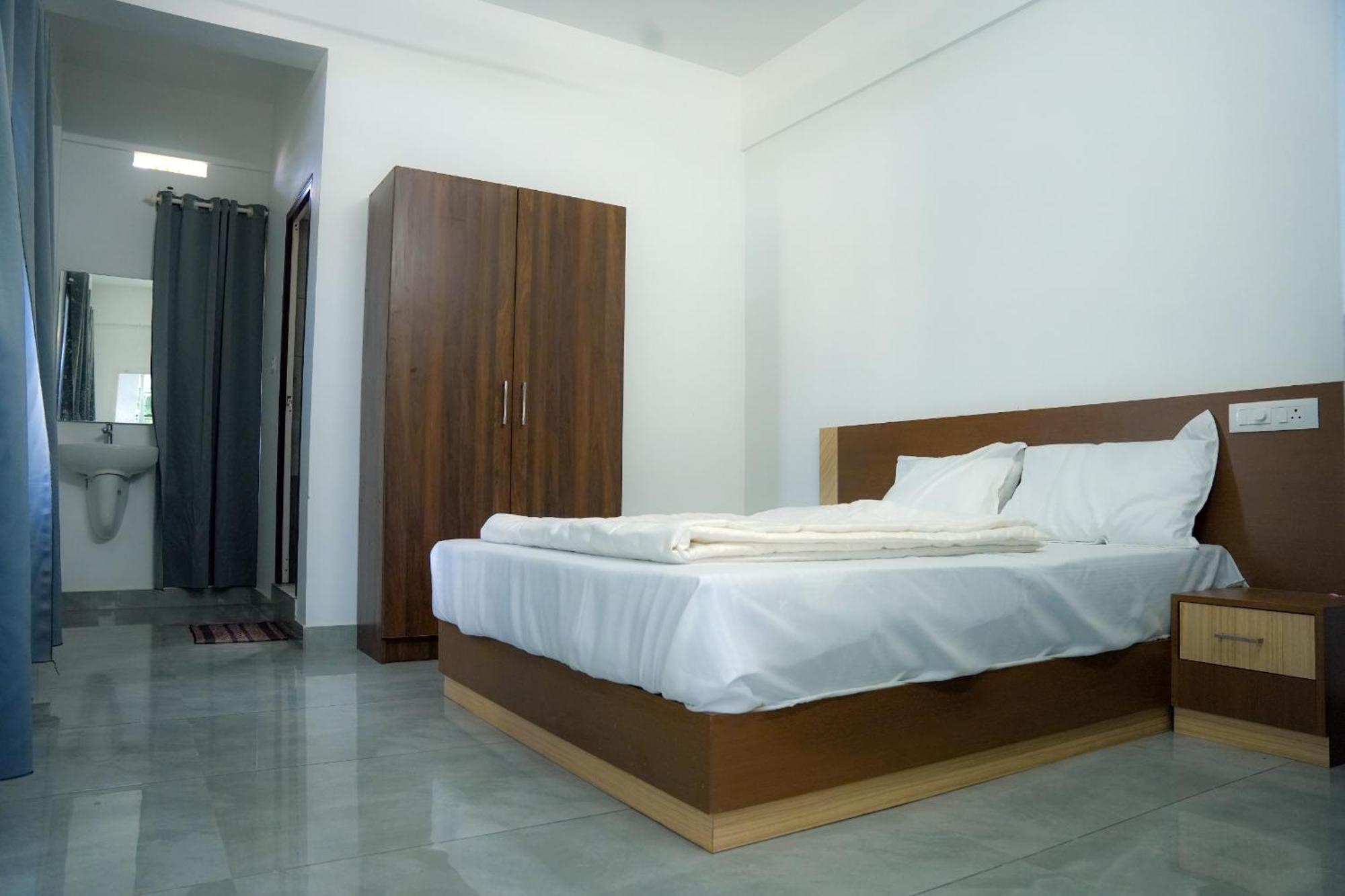Jayalakshmi Residency Hotel Vaduvanchal ภายนอก รูปภาพ