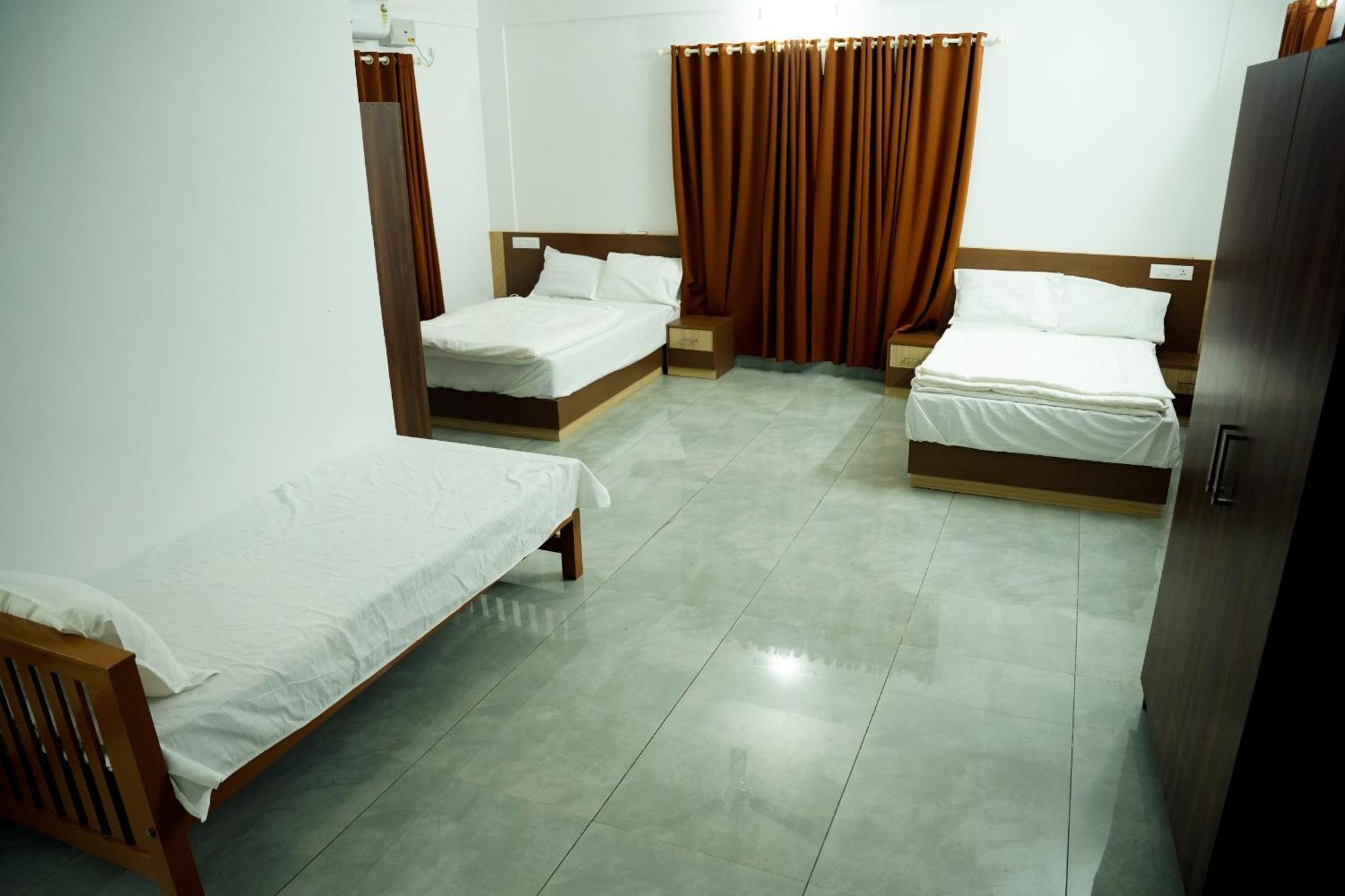 Jayalakshmi Residency Hotel Vaduvanchal ภายนอก รูปภาพ