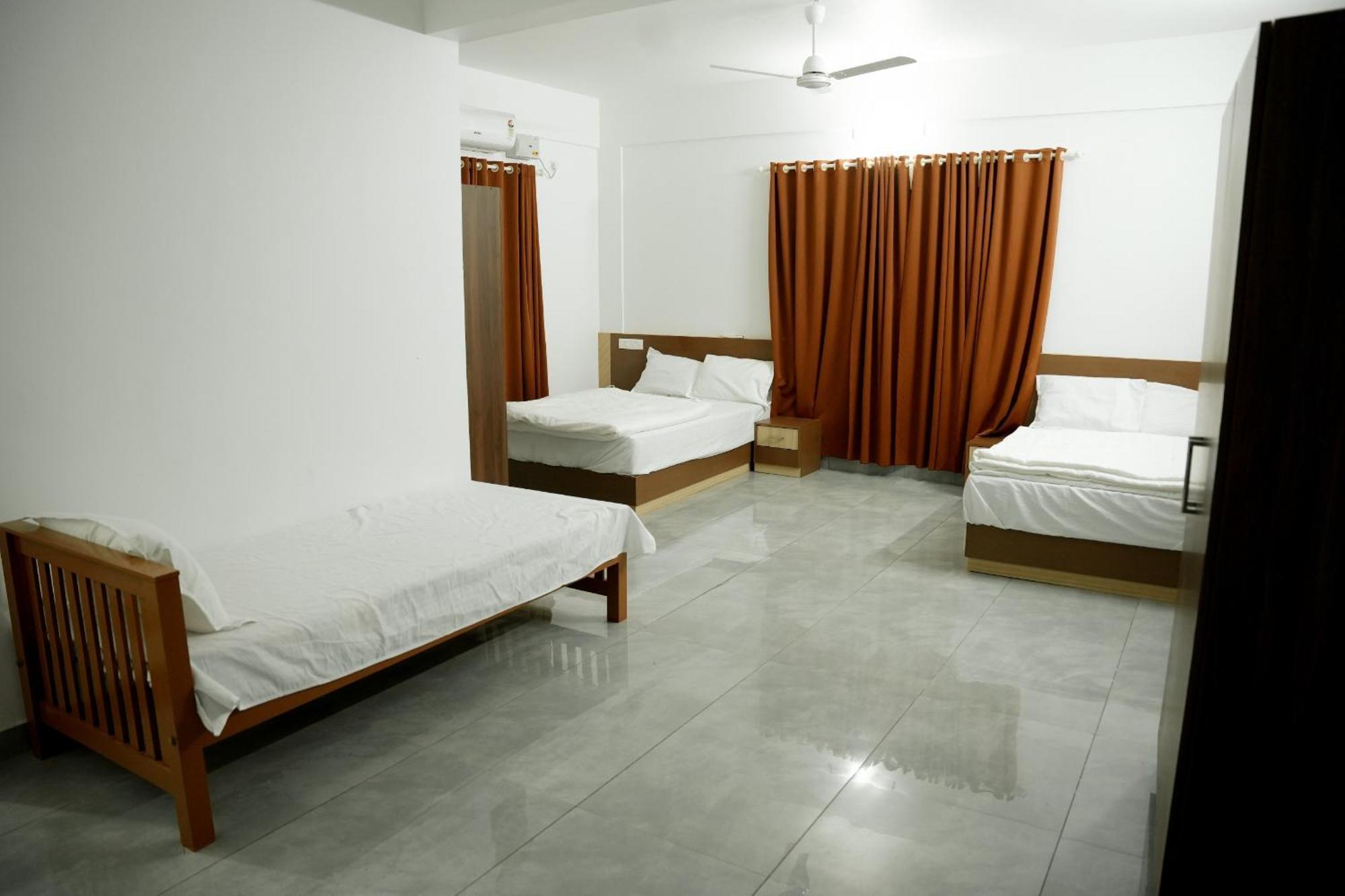 Jayalakshmi Residency Hotel Vaduvanchal ภายนอก รูปภาพ
