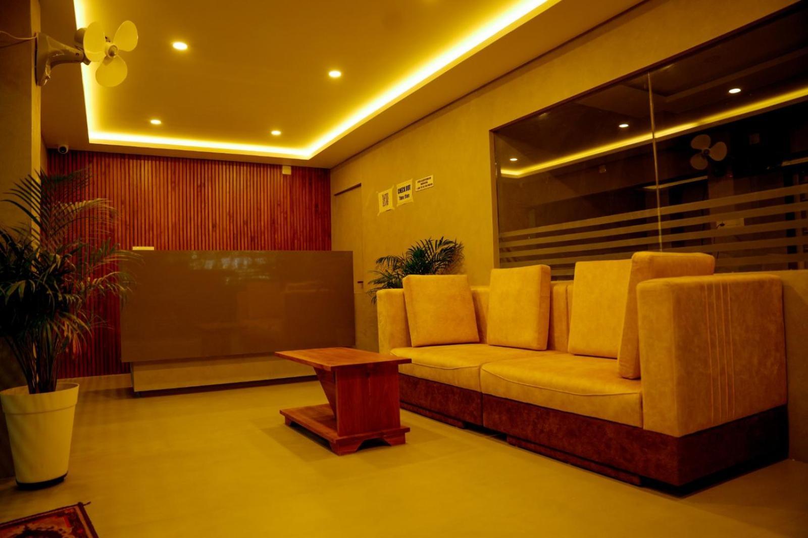 Jayalakshmi Residency Hotel Vaduvanchal ภายนอก รูปภาพ